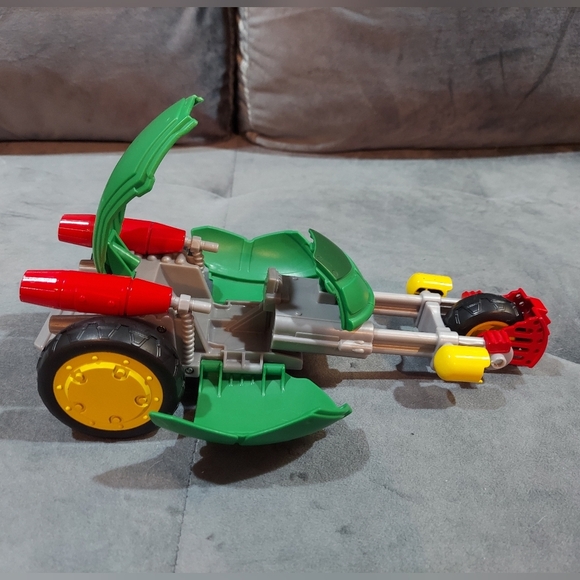 2014 TEENAGE MUTANT NINJA TURTLES STEATH VEHICLE ATTACK TRIKE / BIKE PLAYMATE - Picture 2 of 11